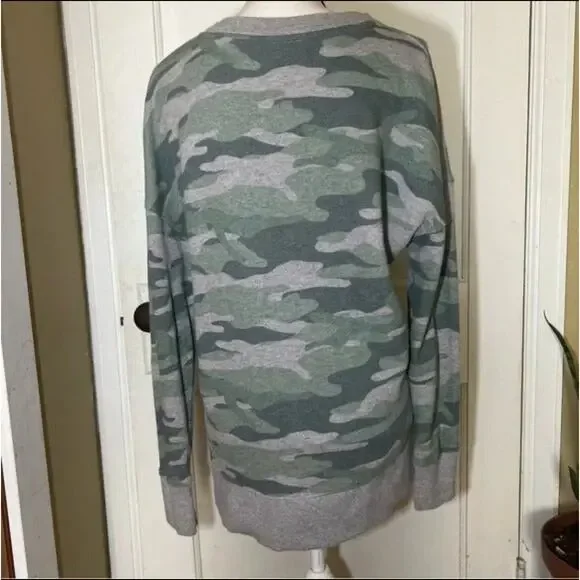 Green and Grey Camo Long Sleeve Crew Neck Sweater Size Large - Picture 6 of 10